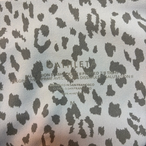 Athleta Salutation Stash Pocket II Leopard Leggings Size M 7/8 0395 - Picture 5 of 5